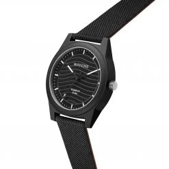 Waykins Recapture | Montre noire en matériaux recyclés -LuxeMontre Boutique 5 2finver